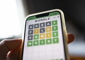 “Wordle” कसे बनले सगळ्यात लाडके शब्दकोडे.
